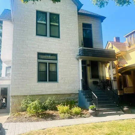 Luxe Downtown Historic Victorian, Premiere Location! Villa